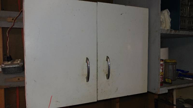 lot 38 image: White Metal Cabinet