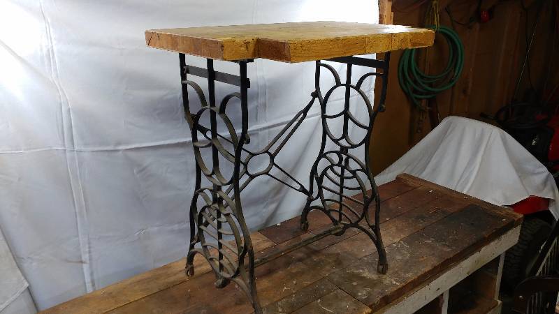 lot 41 image: Antique Sewing Machine Base