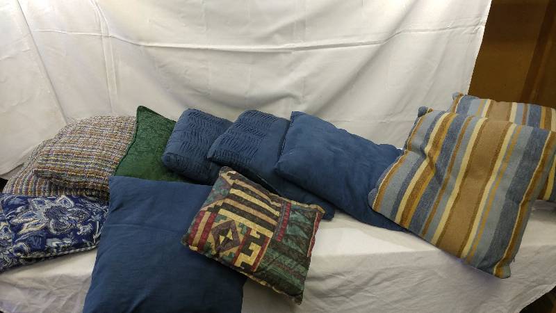 lot 75 image: Pillows