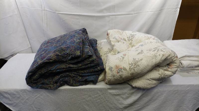 lot 79 image: Bedding