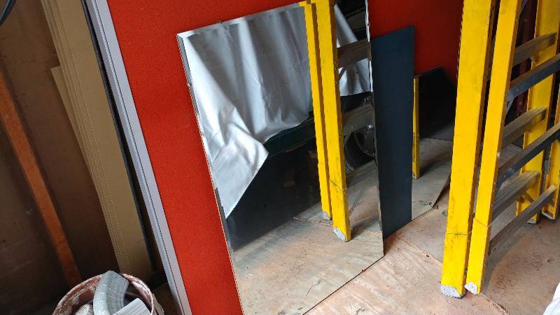 lot 86 image: Mirror