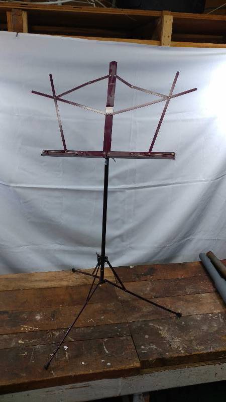 lot 92 image: Music Stand
