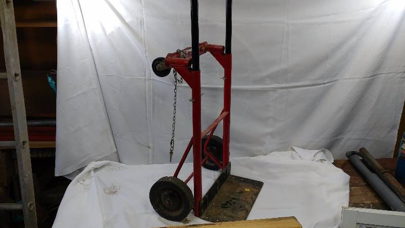 lot 2 image: Dolly