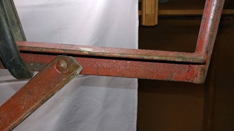 lot 123 image: Red Scaffold Bracket