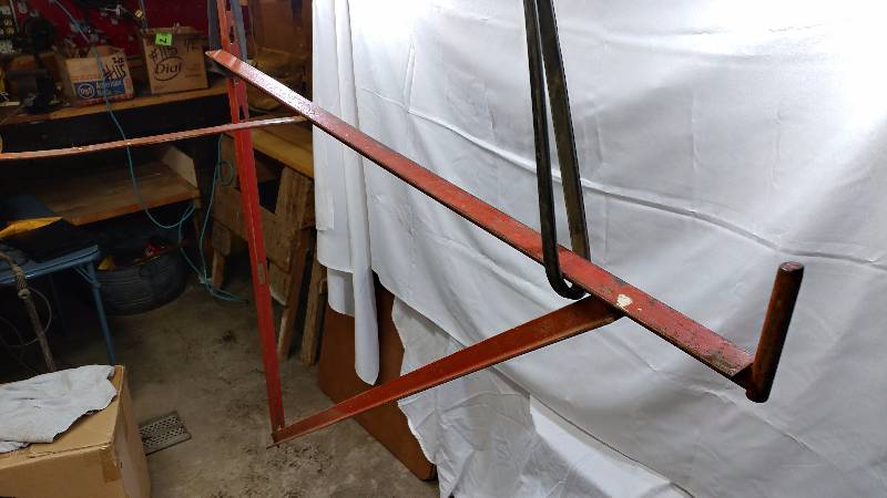 lot 135 image: Red Scaffold Bracket