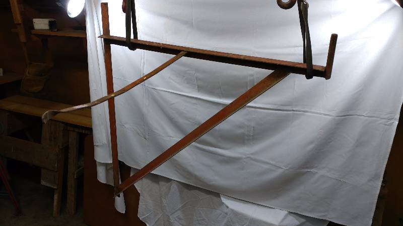 lot 145 image: Small Red Scaffold Bracket