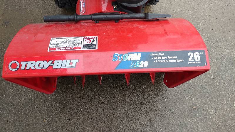 lot 1 image: Troy-Bilt Storm 2620  26 Snow Blower