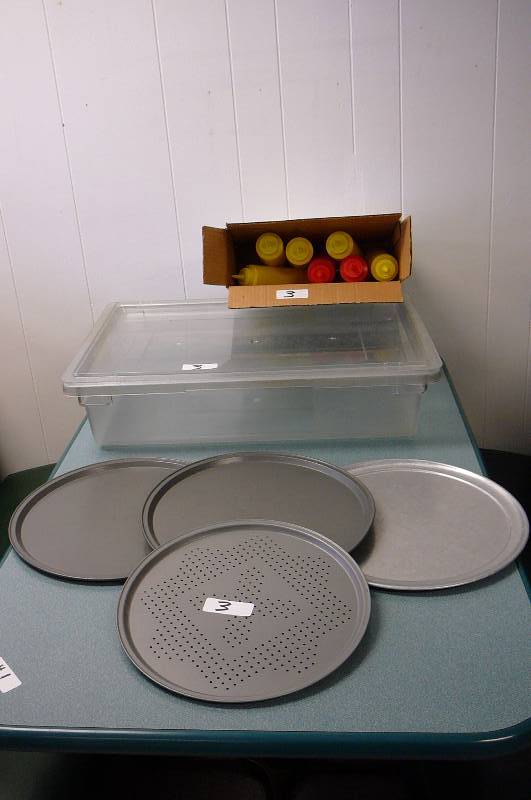 Food Storage Box Pizza PansPlastic Squeeze 2- Red 5-Yellow