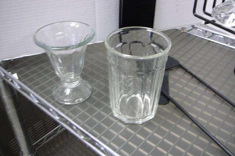 Ice Cream Sundae Dishs & Glasss and Rack