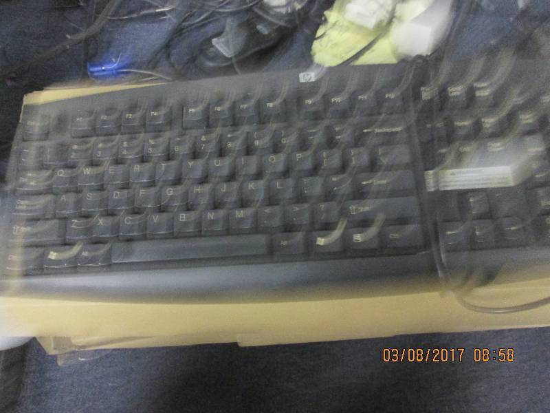 lot 9 image: 5 hp keyboards 4 are usb and look n...
