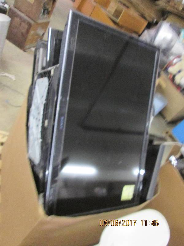 lot 29 image: pallet of tvs  that wouldnt turn...