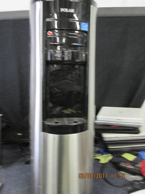 lot 30 image: polar water coolerheater powers on...