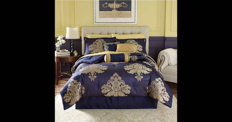 lot 200 image: Serenade 21-Piece Complete King Bed Set open pkg Retail $199.95