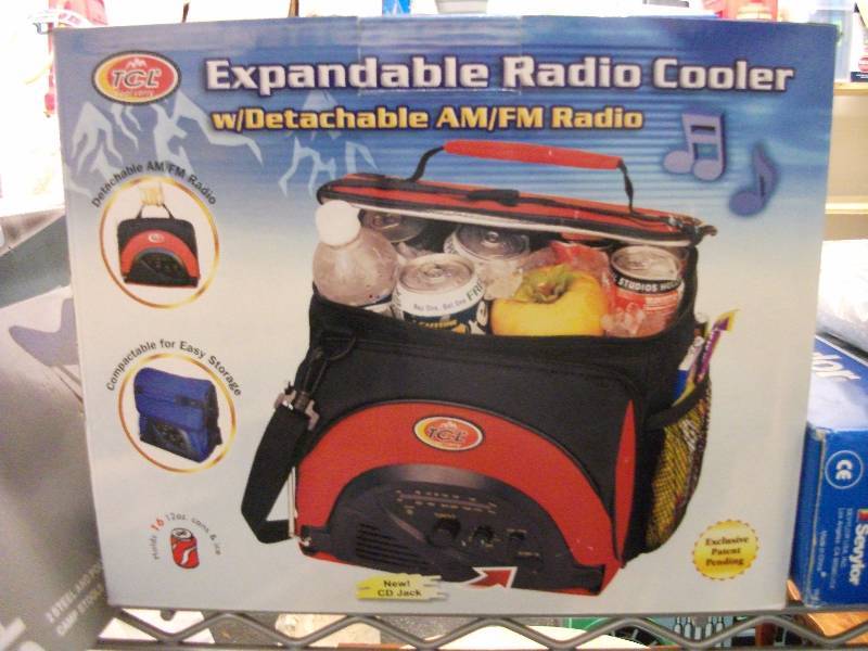 lot 17 image: Expandable Radio Cooler With Detachable AMFM & CD Jack