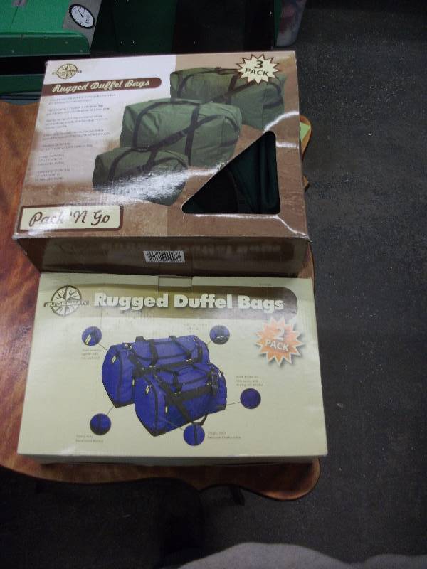 lot 20 image: Set Of 3-Green Duffel Bags & Set Of 2-Blue Duffel Bags