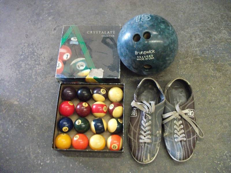 lot 37 image: Billiard Balls, Brunswick Bowling Shoes Mens Size 11-12, Brunswick 15 Lb. Ball