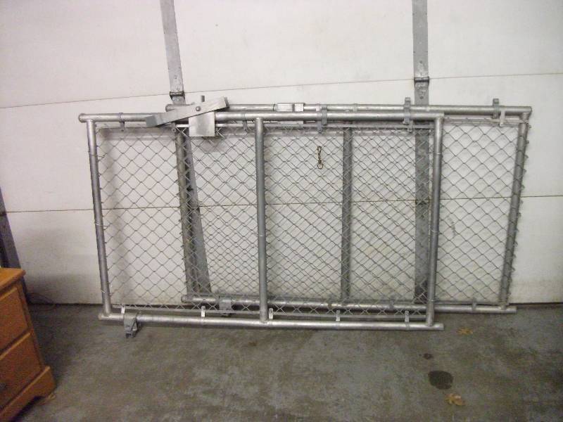 lot 46 image: 2-Piece Chain Link Gate 70x44 Each