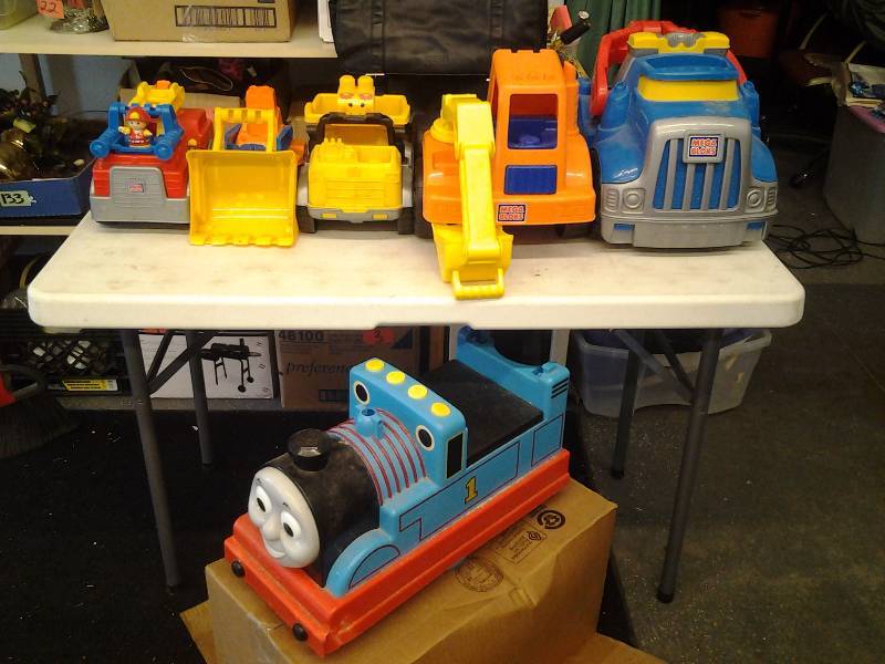 lot 49 image: Fleet Of Mega Blocks Brand Truck & Diggers, Thomas The Train Ride-On Toy