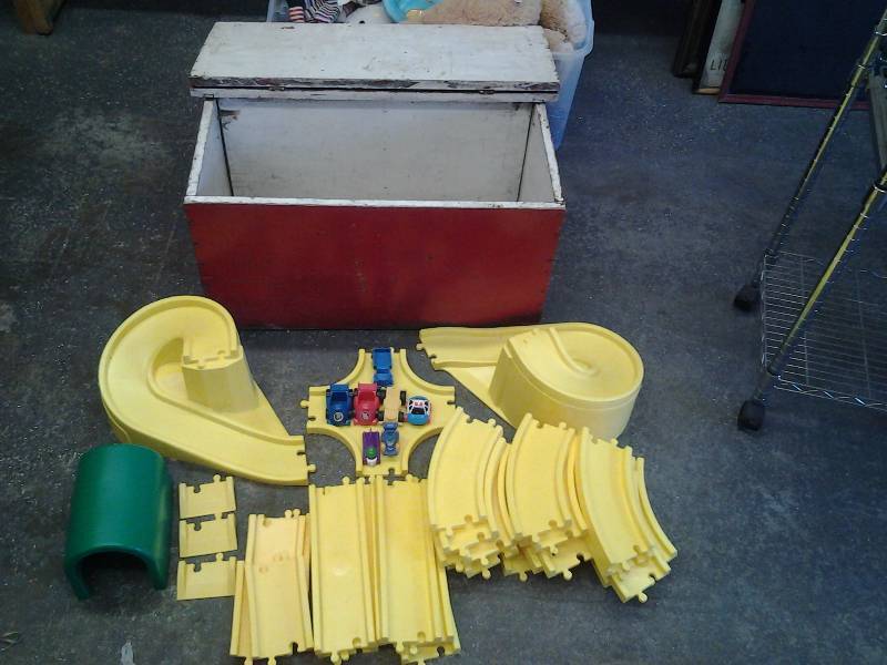 lot 43 image: Vintage Wood Toy Box (32x16x16) & Multi-Configuration Race Track With Cars