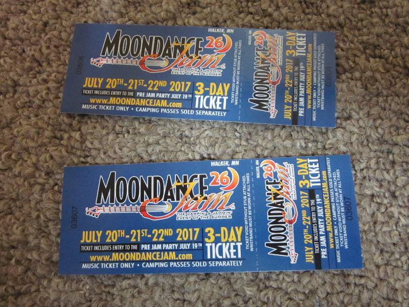 lot 1 image: Ibanez Electric Guitar signed by performers of Moondance in 2016 & 2 tickets to Moondance Jam 2017