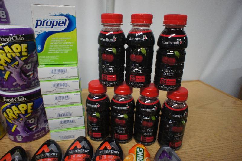 lot 185 image: Large Lot of Assorted Drinks and Drink Mixes - All Items Expired In 2016 -