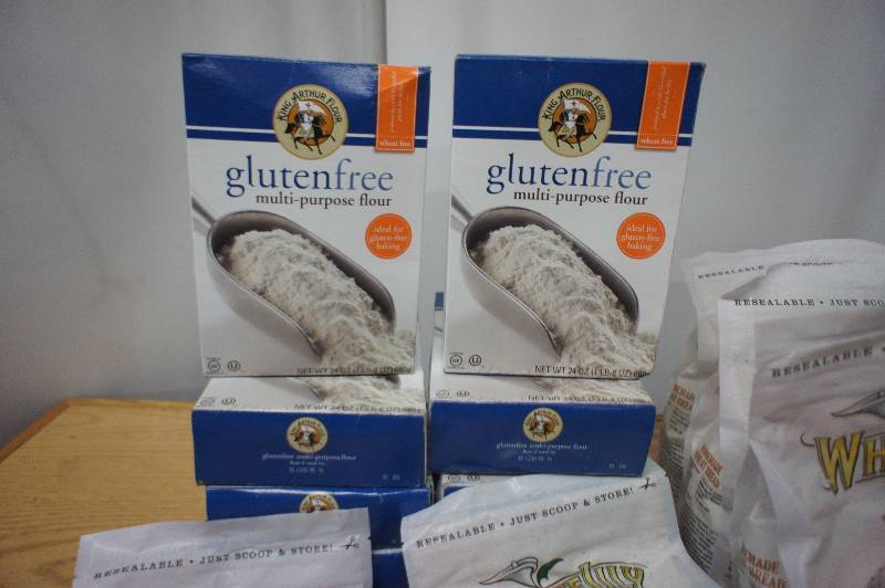 lot 210 image: Large Lot of Assorted Flour - All Items Expired In 2016 -