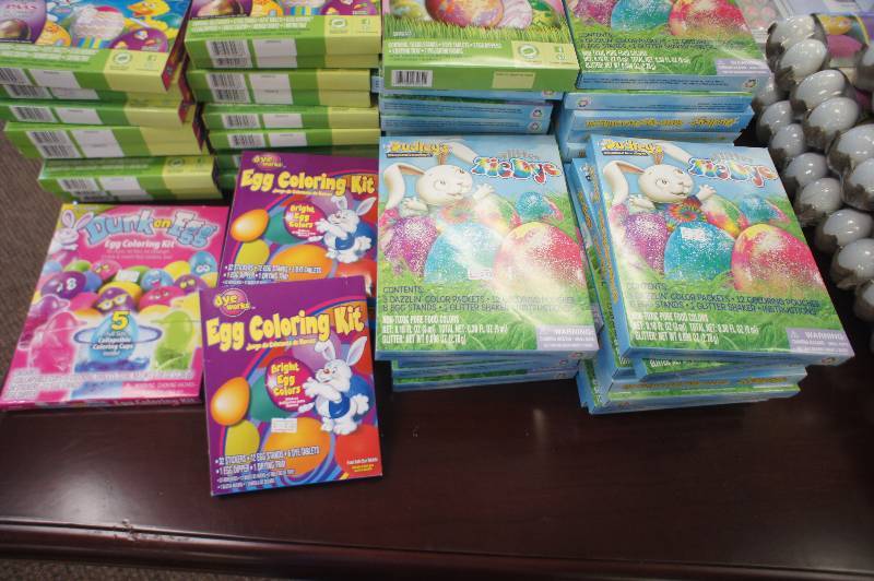 lot 146 image: Large Lot of Easter Decorating Kits, Approximately 90 coloring Kits