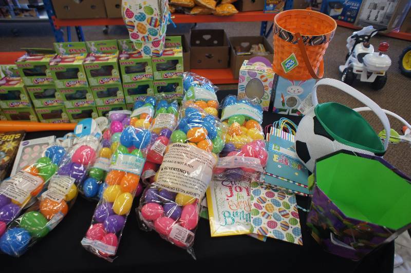 lot 150 image: Large Lot of Easter Decorations- Lot consists of Easter Bags, Easter Eggs, Easter Baskets, Ribbon, Coloring Kits, Easter Boxes and Coloring Cups