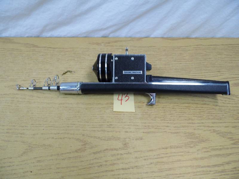 lot 43 image: Collapsible Fishing Pole