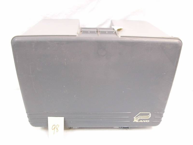 lot 98 image: Plano Organizer