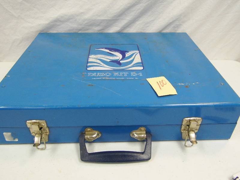 lot 100 image: Metal Case
