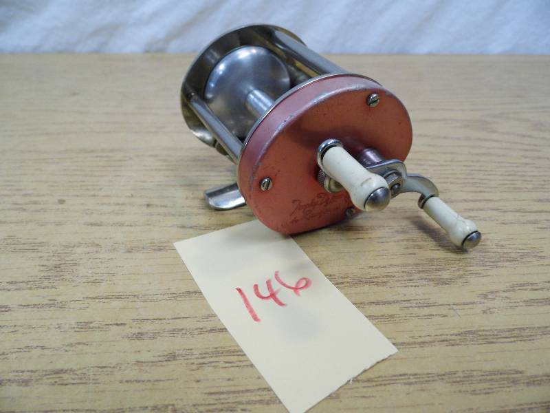lot 146 image: Trophy De Luxe Reel