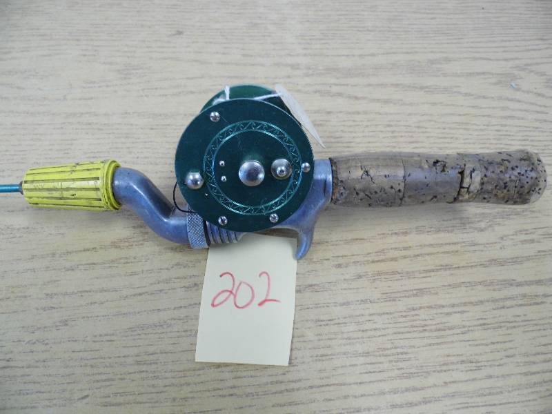 lot 202 image: Pole w Trusty Reel