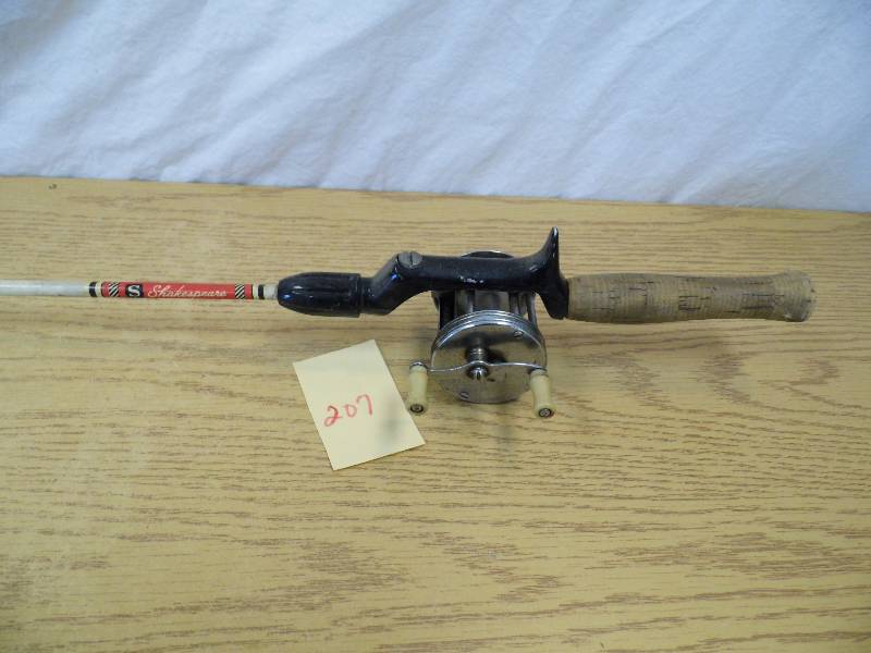 lot 207 image: Pole w Pflueger Reel