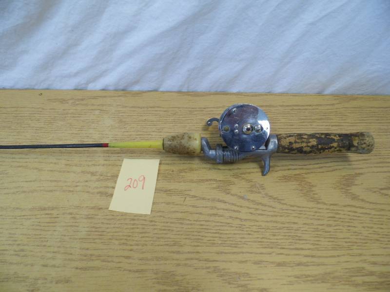 lot 209 image: Pole wohawk Reel