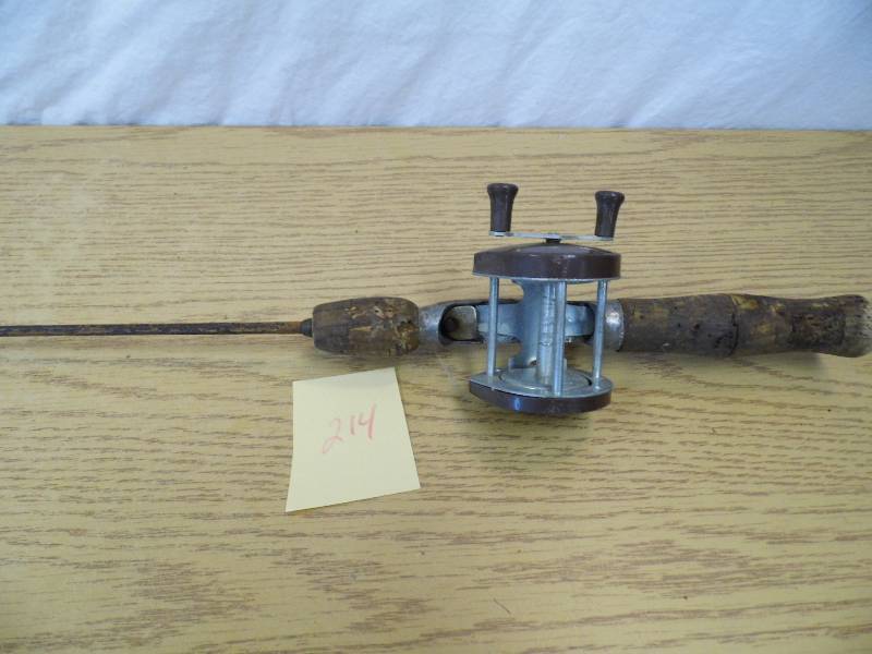 lot 214 image: Pole w Reel