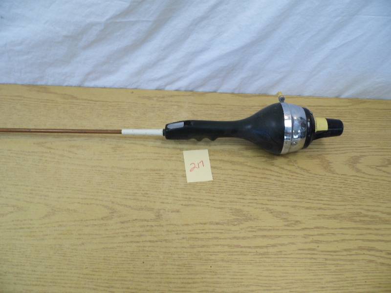 lot 217 image: Pole w Great Lakes Reel