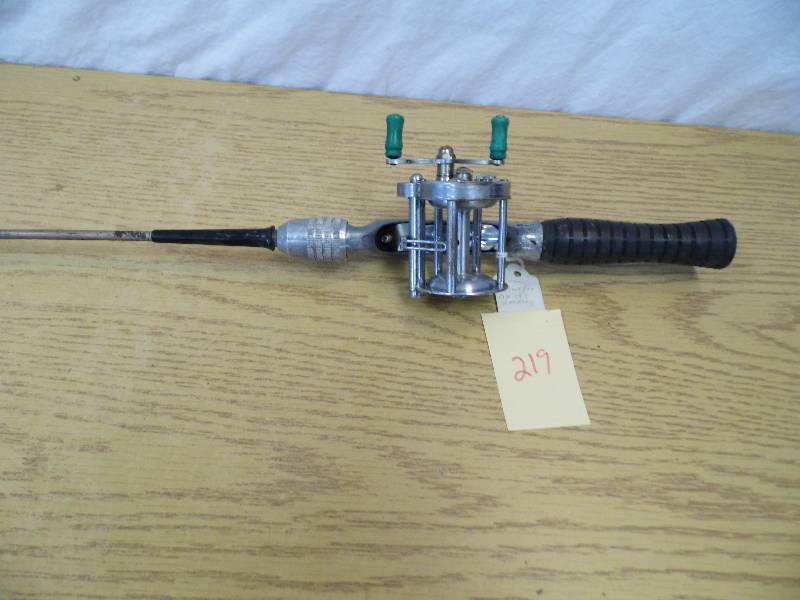 lot 219 image: Pole w Pflueger Reel