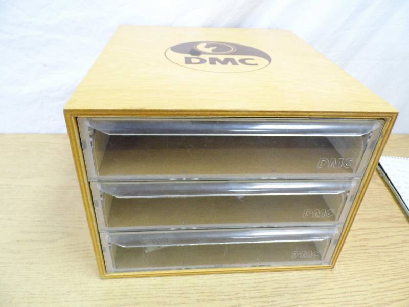 lot 229 image: Organizer & Box