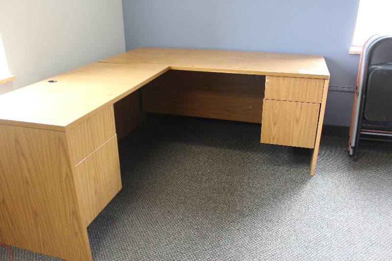 lot 1172 image: National 4-Drawer Wood Office L-Desk