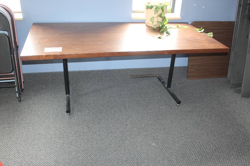lot 1175 image: Lot of (2) Folding Table