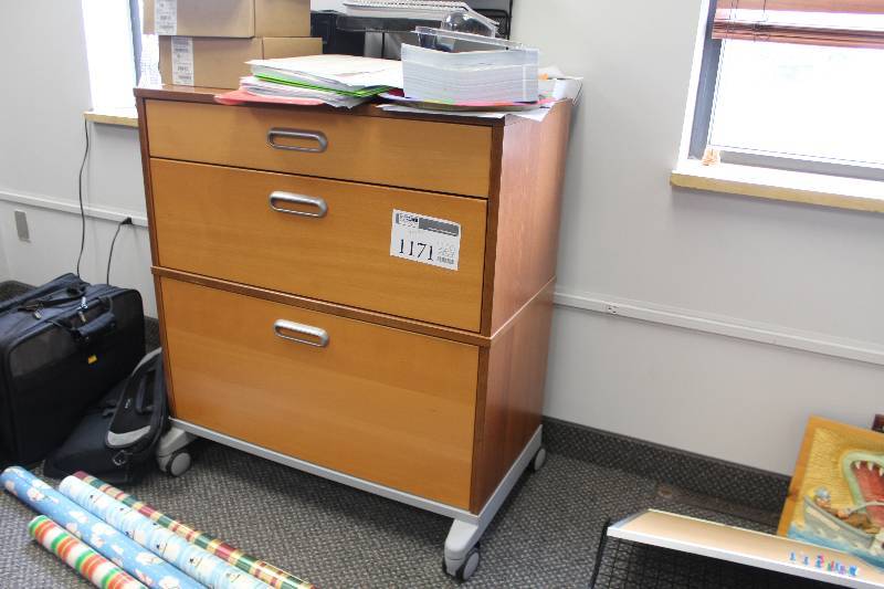 lot 1171 image: 3-Drawer Wood Rolling Cabinet
