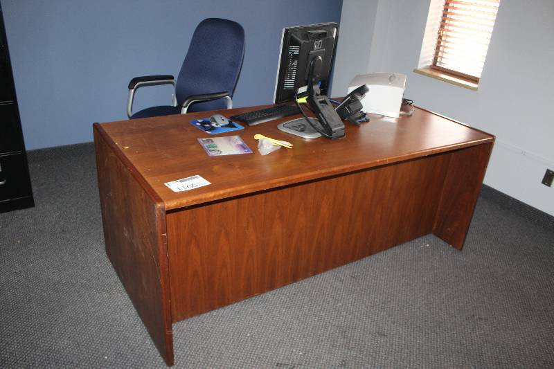 Myrtle 5 Drawer Wood Office Desk Rolling Office Chair St Paul