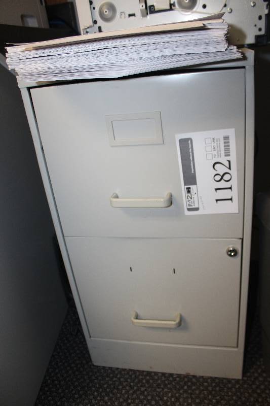 lot 1182 image: 2-Drawer Metal File Cabinet