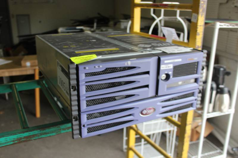 Sun Microsystems SunFire V490 Rack-Mount Computer