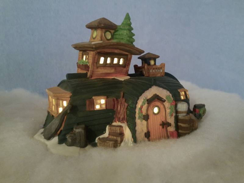 lot 27 image: Peggottys Seaside Cottage