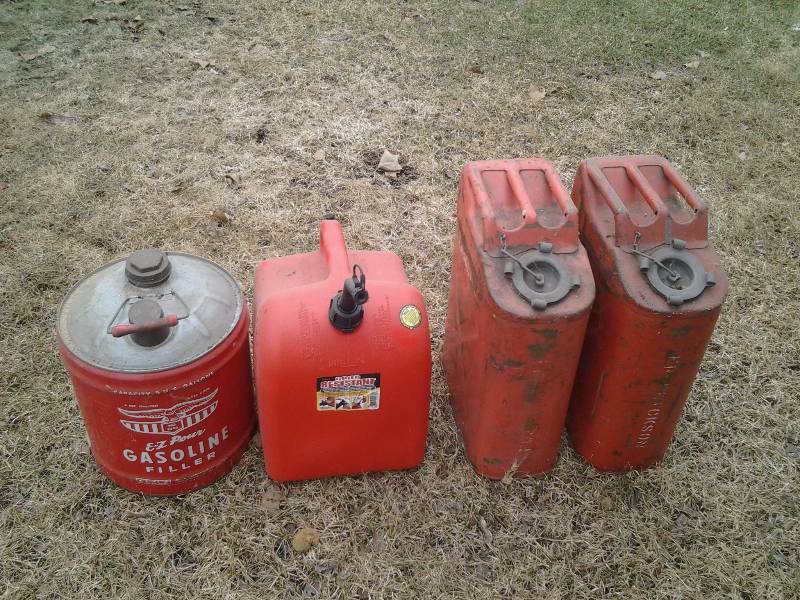 lot 7 image: 4-Gas Cans 3-Metal, 1-Plastic