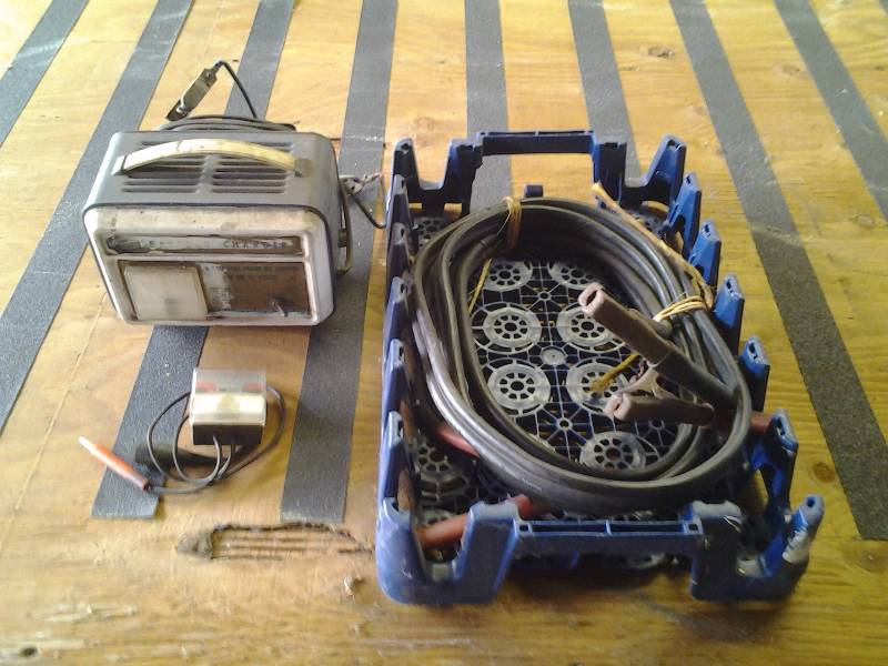lot 19 image: Sears 6 Amp Battery Charger & Pair Of Jumper Cables