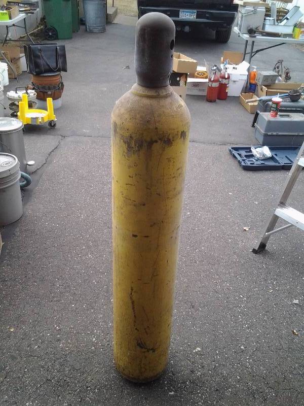 lot 21 image: Carbon Dioxide Tank 52 Inches Tall