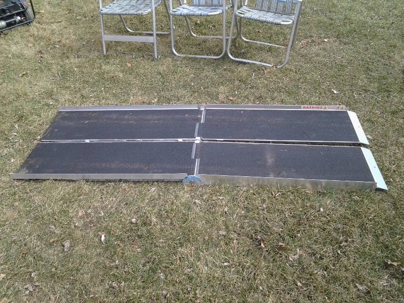 lot 28 image: Folding Aluminum Wheel Chair Ramp